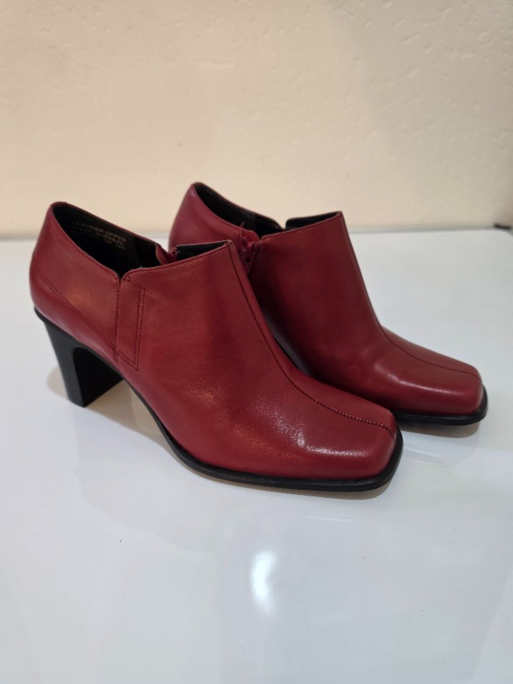 Vintage 90s Hillard & Hanson Red Leather Square Toe Ankle Boots - Size 7M